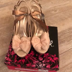 Cute 1940s look hi heeled open toed shoes